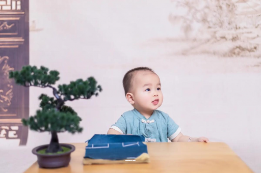 崇左宝宝喊肚子疼怎么回事
